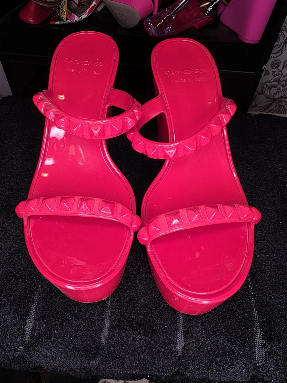 Carmen Sol bright red